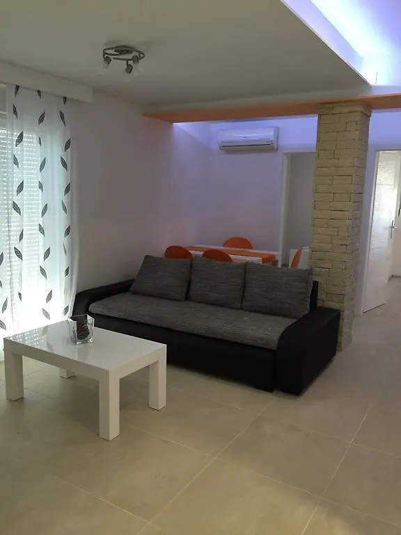Apartment Brno Pula 0*,